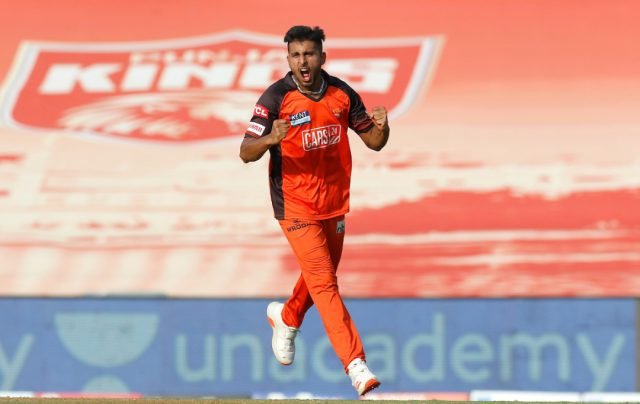 IPL 2022: Umran Malik shines as Sunrisers Hyderabad beat Punjab Kings to register 4th straight win. Pic/IPL