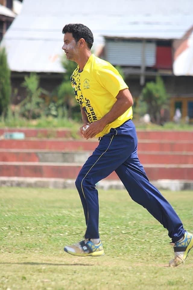 Saleem Jahangir while bowling against Ganderbal on Wednesday at SK Stadium Bandipora. Pic: Abid Nabi/Facebook