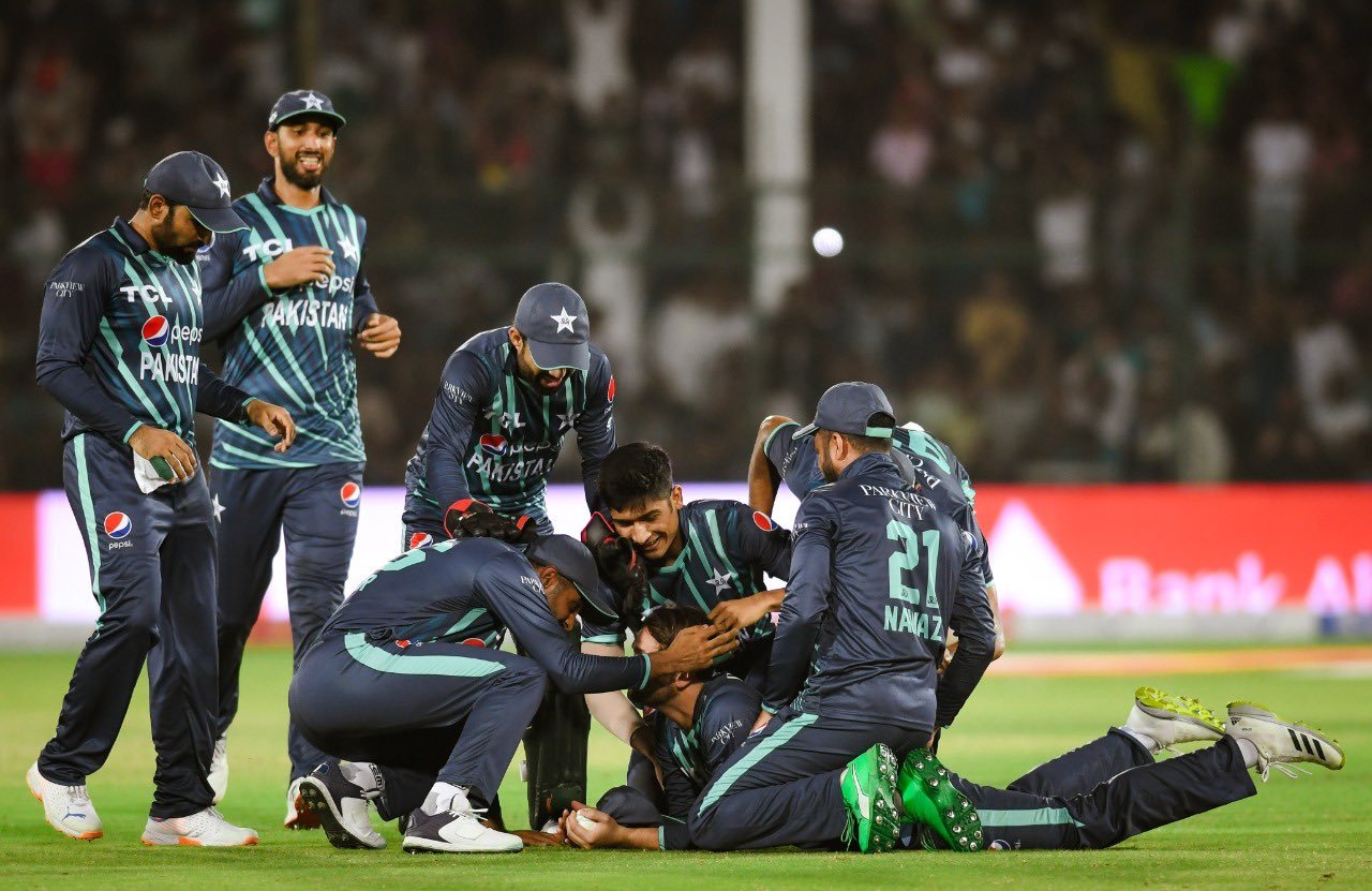 My heart would have stopped, says Shadab Khan on Pakistan-England thriller